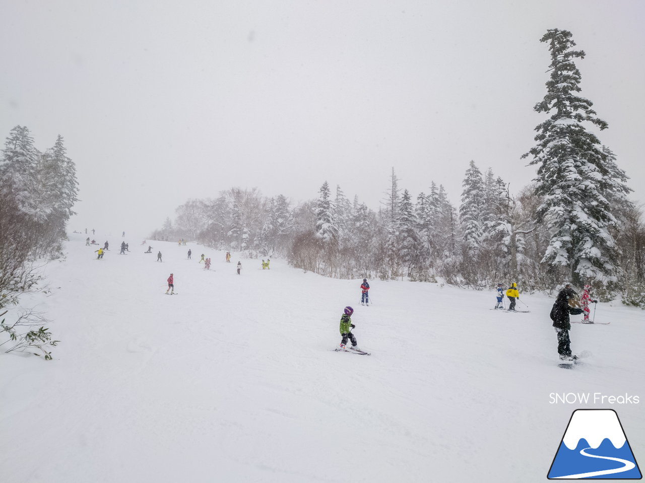 札幌国際スキー場｜待ちに待った天然雪がたっぷり！ふかふかの粉雪と戯れる、贅沢な2021-2022ウィンターシーズン『初滑り』☆